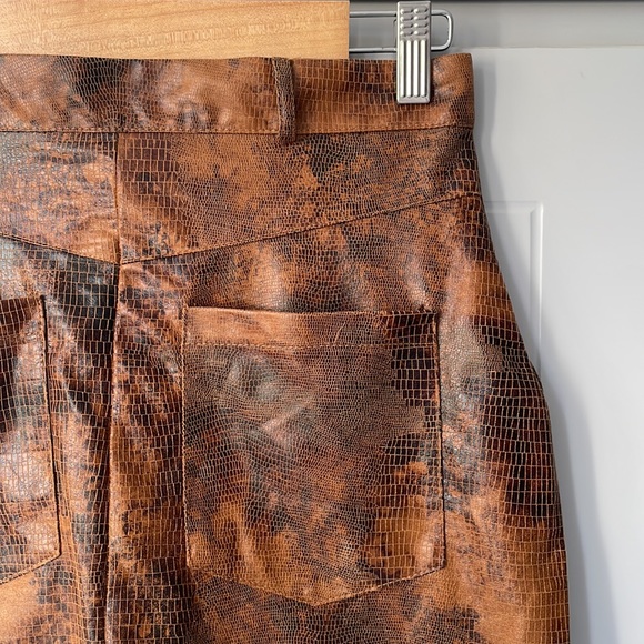 Faux leather snakeskin mini skirt - Picture 3 of 5